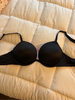 PINK Victoria's Secret Black Molded T-Shirt Bra